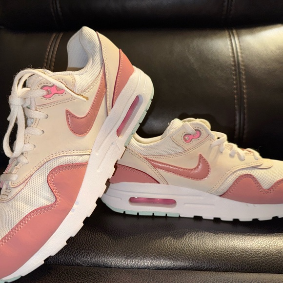 Nike Boy's Air Max 1 size 5.5 Youth - Picture 4 of 5